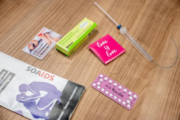 SOA zorg en anticonceptiemiddelen op tafel
