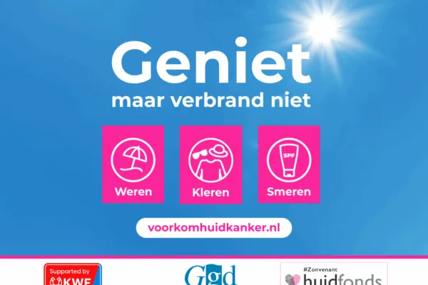 Blauwe lucht met zon met daarvoor tekst en de logo's van de deelnemende partijen